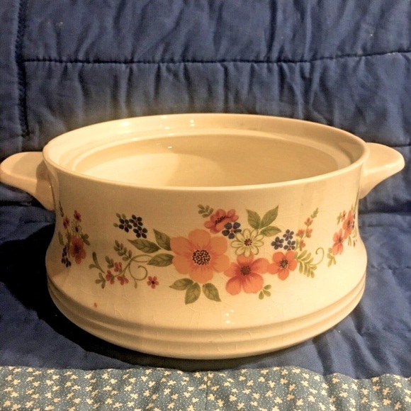 Lot of 2 BAKE SERVE N’ STORE Vintage Sweet Flowers Casserole & Souffle Dishes - Picture 3 of 13